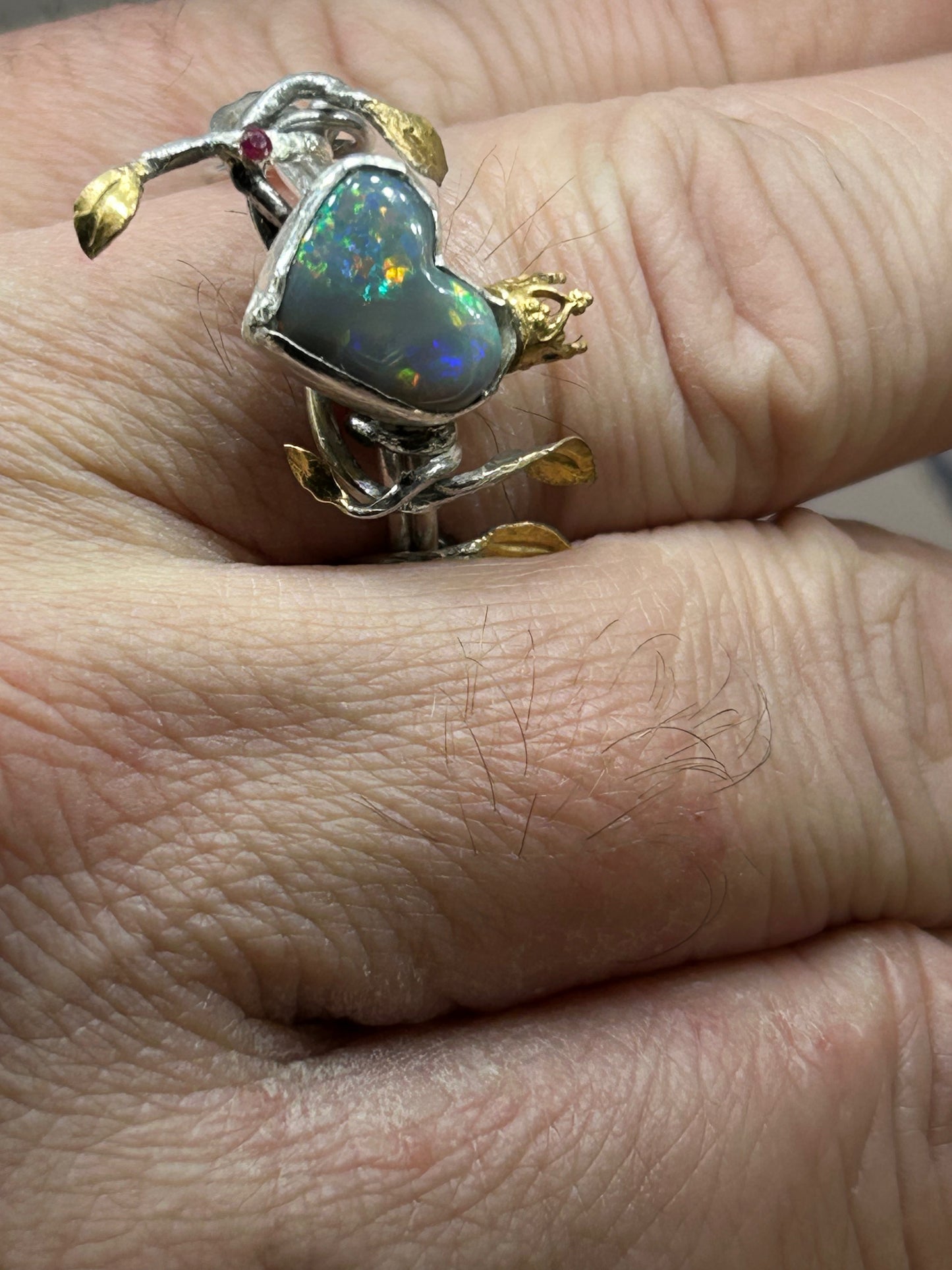 Queen of Hearts, Opal vine ring