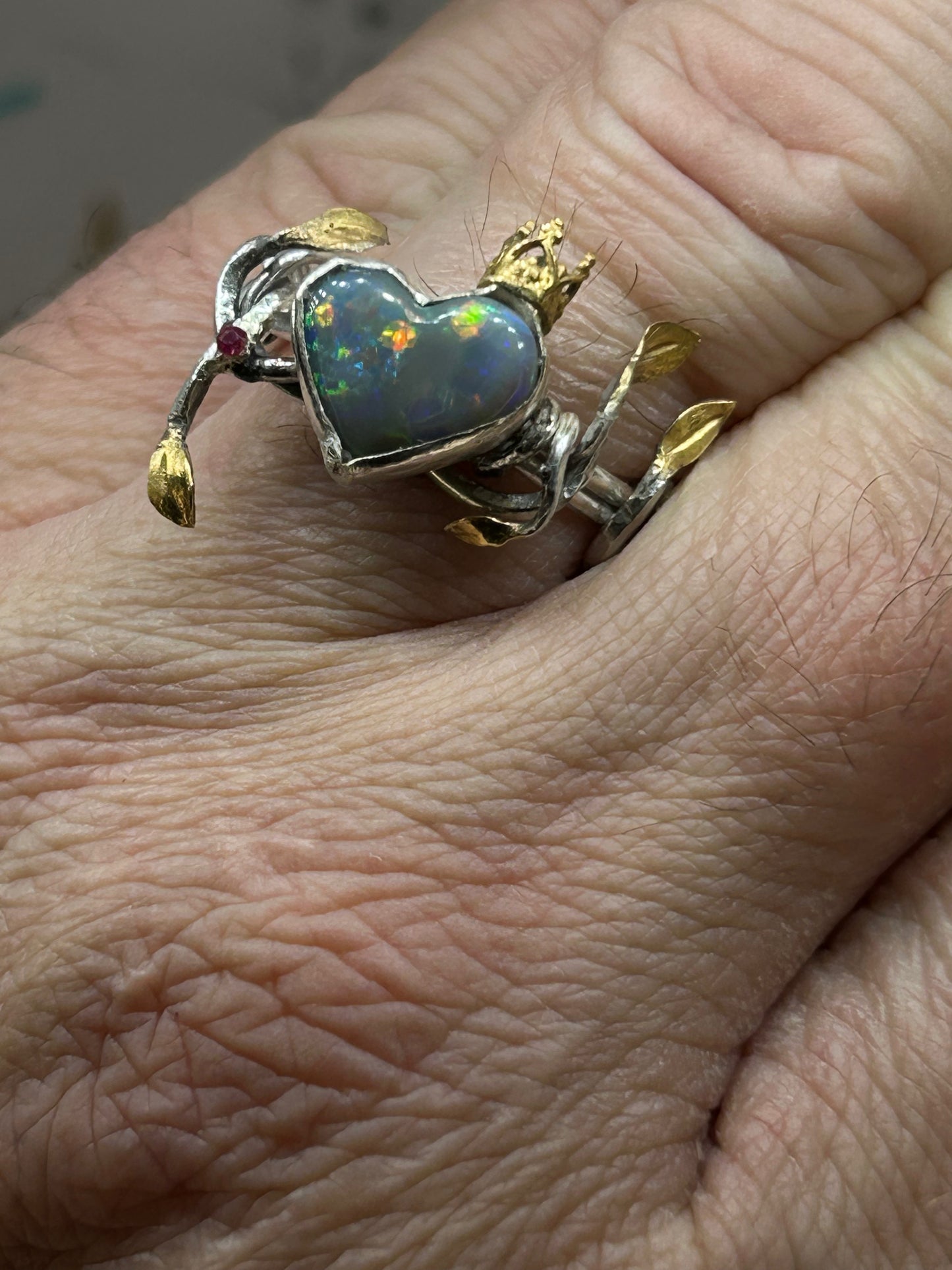 Queen of Hearts, Opal vine ring