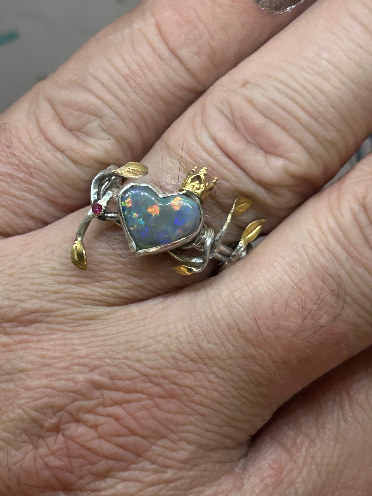 Queen of Hearts, Opal vine ring