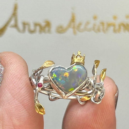 Queen of Hearts, Opal vine ring